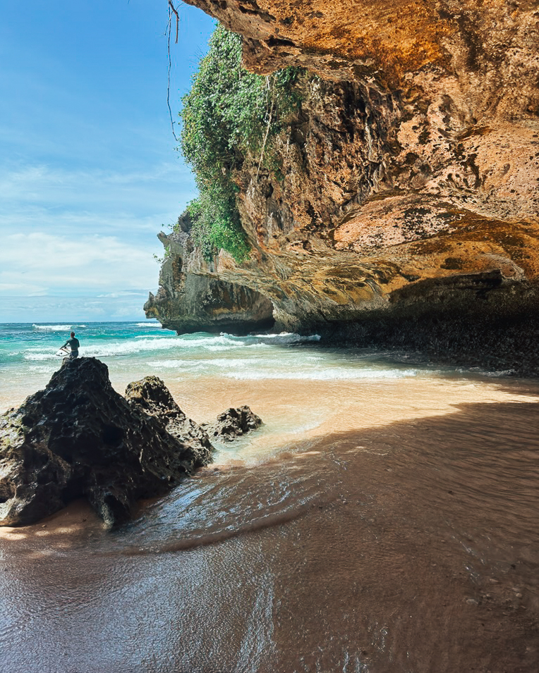 suluban beach, uluwatu