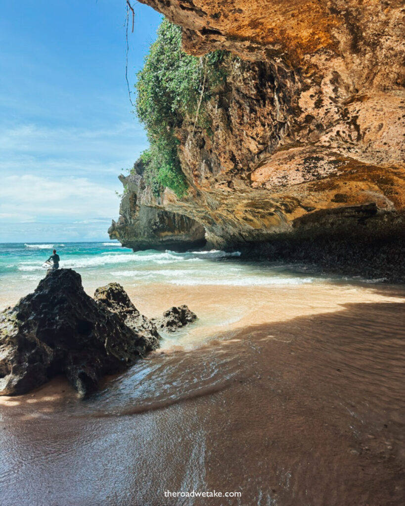 suluban beach, uluwatu, bali