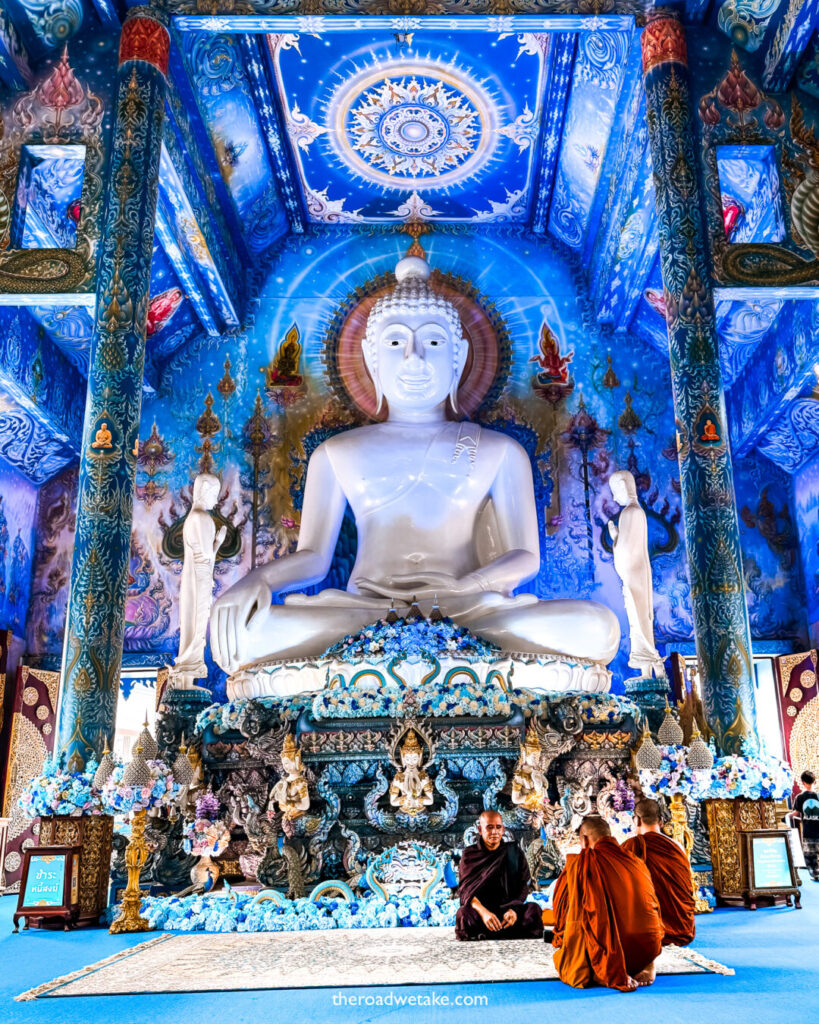 blue temple in chiang rai