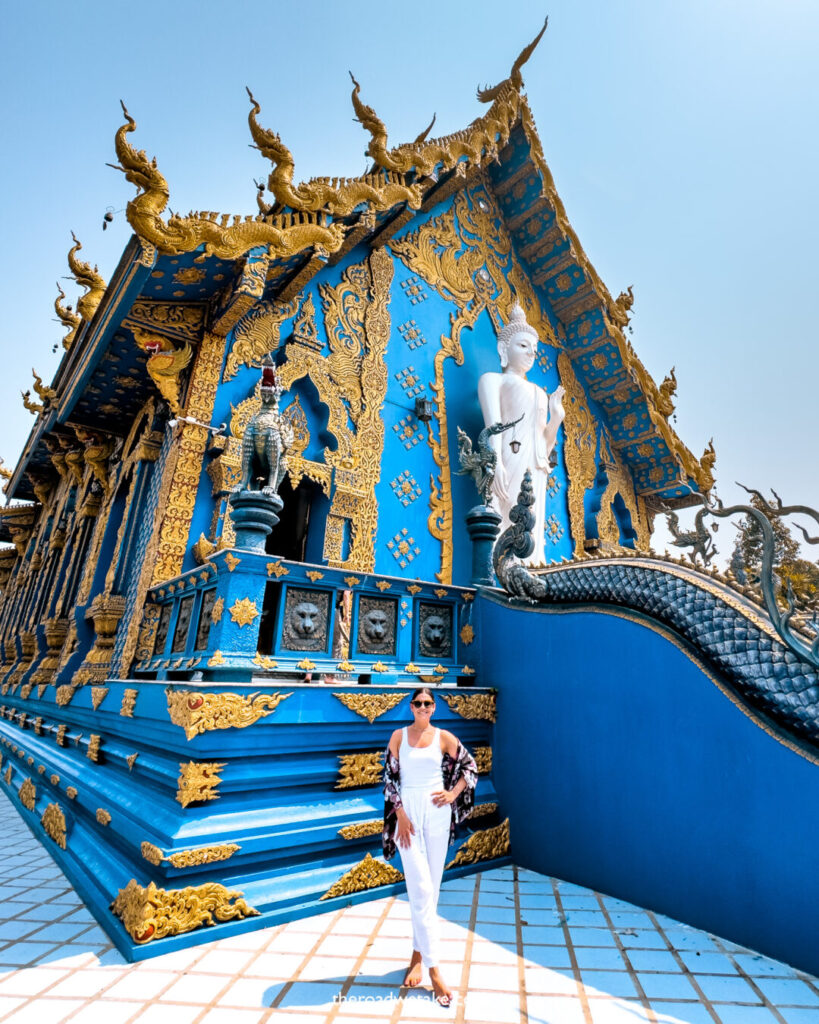 blue temple in chiang rai