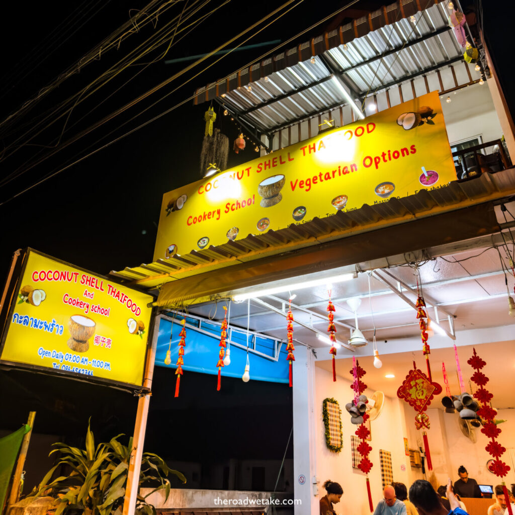 coconut shell thai restaurant in chiang mai