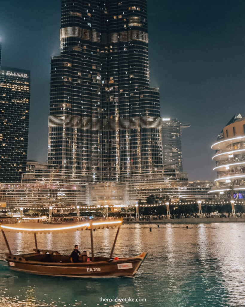 dubai fountain show outside burj khalifa