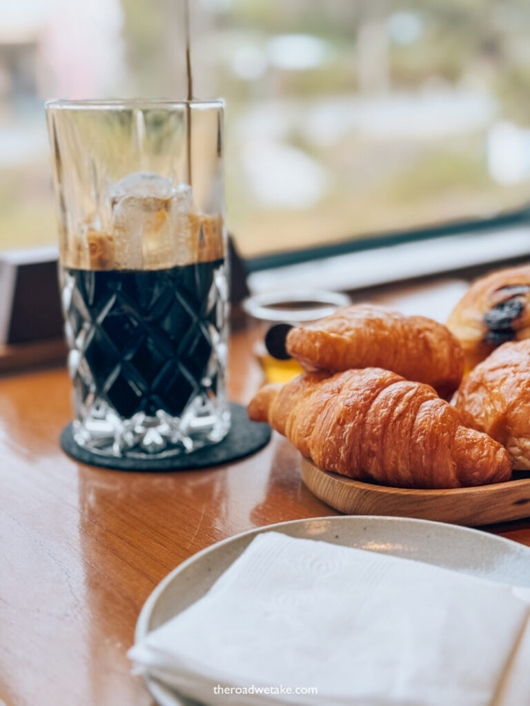 luxury vietage train breakfast vietnam